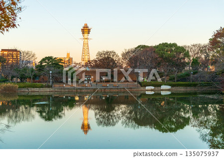 十二月從天王寺公園川嶋池向西望去的景色 十二月從天王寺公園川嶋池向西望去的景色 135075937