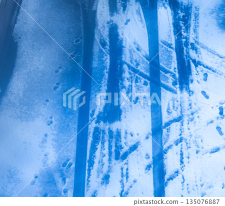 冬日清晨從房間望出去的景色 135076887