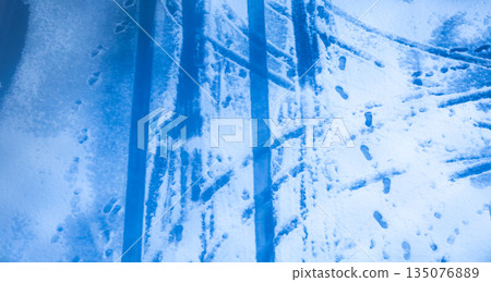 冬日清晨從房間望出去的景色 135076889