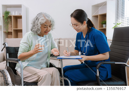 Elderly health checkups with a physician or psychiatrist who works with patients who are consulted about female or psychiatric diagnosis in a medical clinic or hospital mental health service. Elderly health checkups with a physician or psychiatrist who works with patients who are consulted about female or psychiatric diagnosis in a medical clinic or hospital mental health service. 135076917
