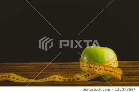 Green apple and measuring tape Green apple and measuring tape 135078684