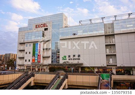 從JR水戶站北出口眺望,茨城縣水戶市宮町 從JR水戶站北出口眺望,茨城縣水戶市宮町 135079358