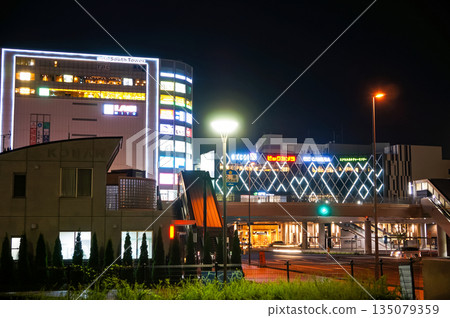 茨城縣水戶市宮町水戶站南出口夜景 茨城縣水戶市宮町水戶站南出口夜景 135079359