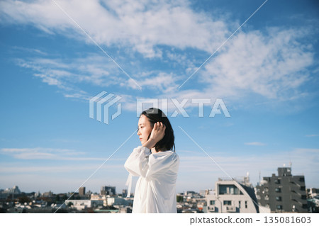 Young woman looking outside on the rooftop 135081603