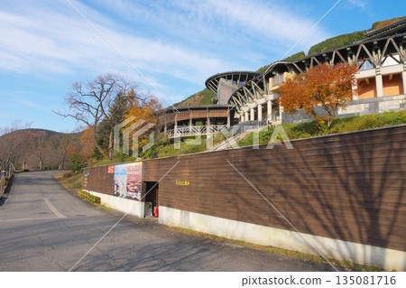 石川縣白山市獅子久公園的秋景 石川縣白山市獅子久公園的秋景 135081716