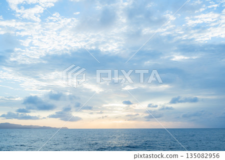 大海、島嶼和天空的景色 大海、島嶼和天空的景色 135082956