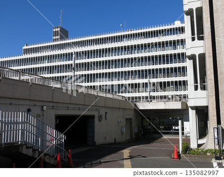 Meguro Ward General Office Building (Main Building, East Exit) Meguro Ward General Office Building (Main Building, East Exit) 135082997