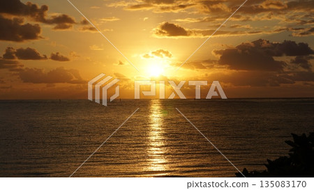 自然描繪的光影天空 135083170