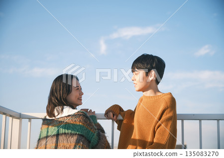 夫婦在屋頂上 夫婦在屋頂上 135083270