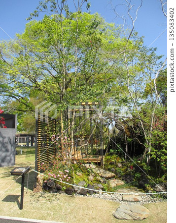 名為「森之惠」（森林的祝福）的景觀花園曾在熊本花卉綠植博覽會上展出。 135083402