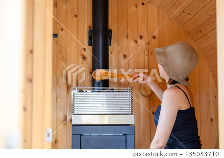 A woman doing a loyly in a sauna (Photo courtesy of Oki Seaside Resort Miyabi) A woman doing a loyly in a sauna (Photo courtesy of Oki Seaside Resort Miyabi) 135083710