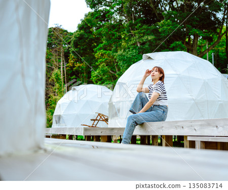 A woman and a dome-shaped tent (Photography cooperation: Oki Seaside Resort Miyabi) 135083714