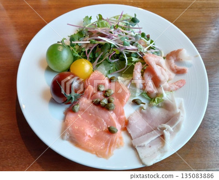 A salad 135083886
