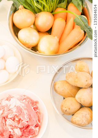Preparing ingredients before cooking 135084654