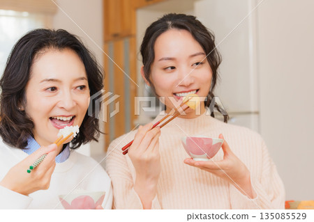 Mother and daughter smiling and saying it's delicious 135085529