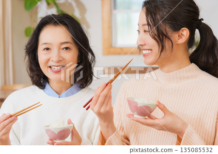 Mother and daughter smiling and saying it's delicious 135085532
