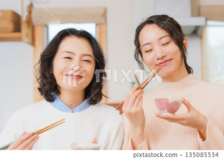 Mother and daughter smiling and saying it's delicious 135085534