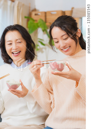 Mother and daughter smiling and saying it's delicious 135085543