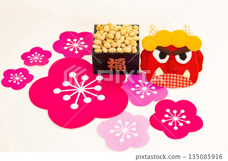 Setsubun image background: Red demons, lucky beans, and plum blossoms 135085916