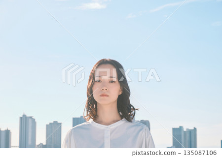 Urban streetscape and young woman 135087106