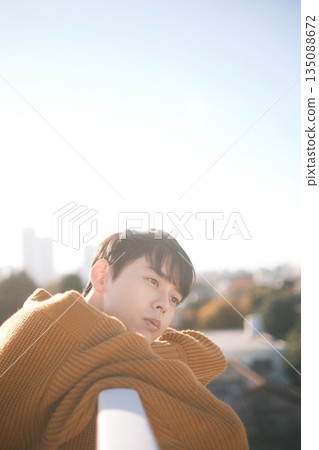 屋頂上的男人肖像 屋頂上的男人肖像 135088672