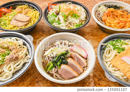 各種微波爐即食麵條 135091187