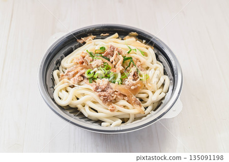 Easy Meat Udon Noodles to Heat in the Microwave Easy Meat Udon Noodles to Heat in the Microwave 135091198