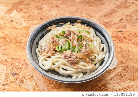 Easy Meat Udon Noodles to Heat in the Microwave Easy Meat Udon Noodles to Heat in the Microwave 135091199