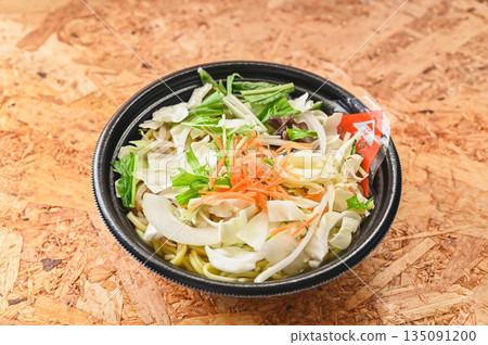 簡易蔬菜擔擔面，可用微波爐加熱 135091200