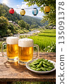 在鄉村風景中享用毛豆和啤酒，享受夏日時光 135091378