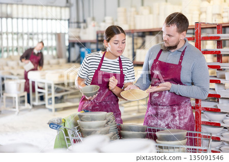 Man and woman talking about finished dishes Man and woman talking about finished dishes 135091546