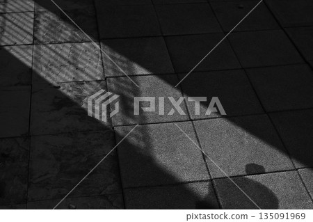 影子映在地上 影子映在地上 135091969
