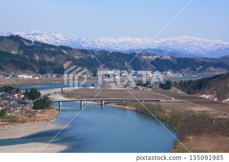 信濃川的風景,初春還剩下雪 信濃川的風景,初春還剩下雪 135091985