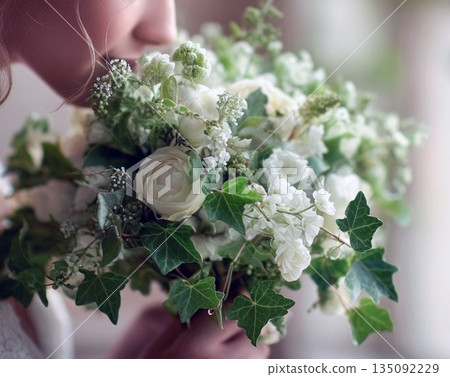 Natural wedding bouquet: A refreshing bouquet of white and green flowers 135092229