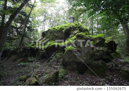 Karuizawa, climbing Mount Hanareyama from near the History and Folklore Museum. The pedestal near the trailhead. September 30, 2025 135092675