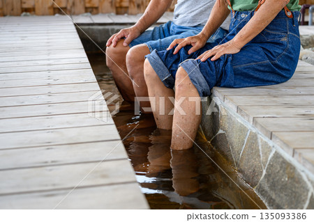An elderly couple relaxing in a foot bath (Photo courtesy of Oki Seaside Resort Miyabi) An elderly couple relaxing in a foot bath (Photo courtesy of Oki Seaside Resort Miyabi) 135093386