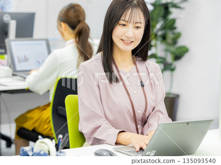 Working mother 135093540