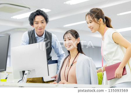 Creative business team 135093569