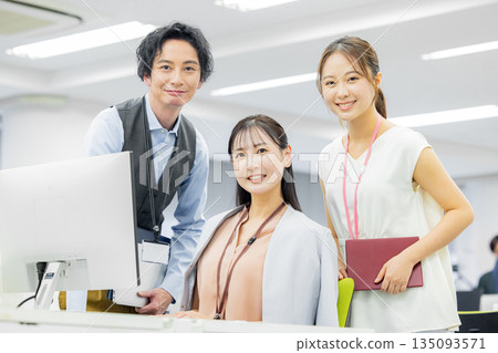 Creative business team 135093571