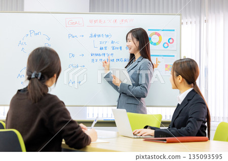 一個女人開會 135093595