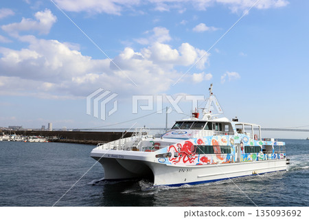 Marin Awaji arriving at Akashi Port (Akashi Port, Akashi City, Hyogo Prefecture) 135093692