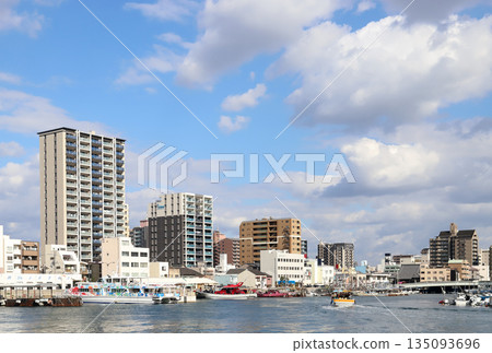Marin Awaji arriving at Akashi Port (Akashi Port, Akashi City, Hyogo Prefecture) 135093696