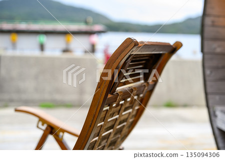 Behind a wooden deck chair by the lake (Photo courtesy of Oki Seaside Resort Miyabi) 135094306