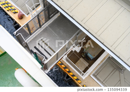 Boat boarding and disembarking gate and water surface [Ferry Kuniga] 135094339