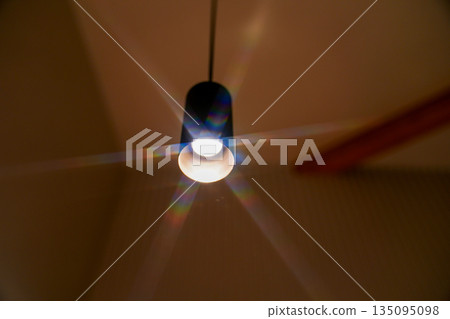 Pendant light, indoor lighting, light effects, minimalist, quiet space Pendant light, indoor lighting, light effects, minimalist, quiet space 135095098