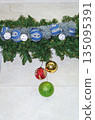 Longitudinal garland of Christmas decorations 135095391