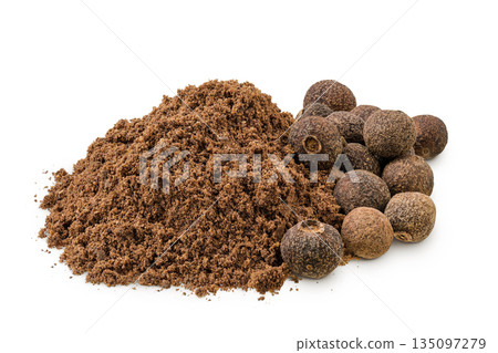 Allspice pepper isolated on white background. Jamaica pepper, Pimenta dioica or myrtle pepper. Top view Allspice pepper isolated on white background. Jamaica pepper, Pimenta dioica or myrtle pepper. Top view 135097279