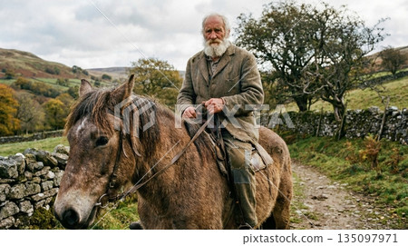 騎馬的老人 135097971