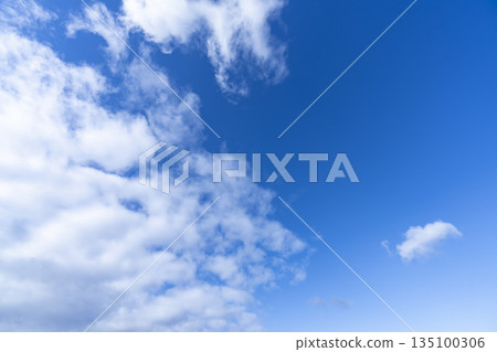 冬天藍天和雲彩 冬天藍天和雲彩 135100306