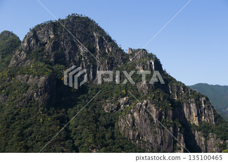 矢波山的岩石山峰 135100465